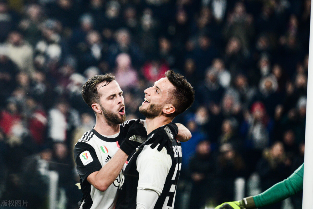 的中场球员 的中场球员