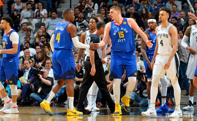 目光扫过本 目光扫过本